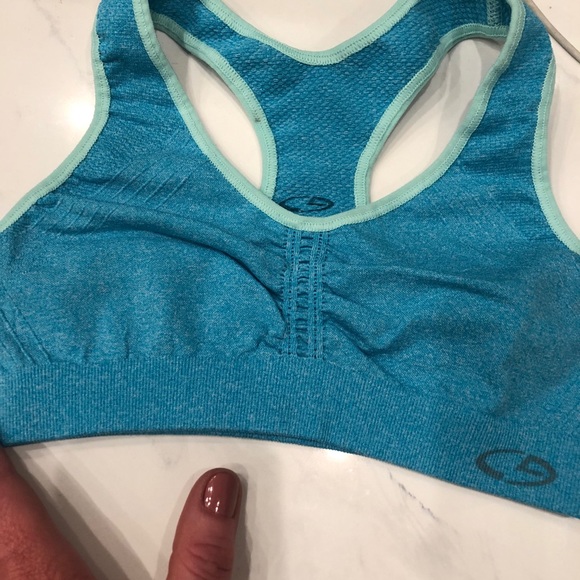 Peek shorts/gap shorts/top/trainer bra (4 items ) - Picture 2 of 16